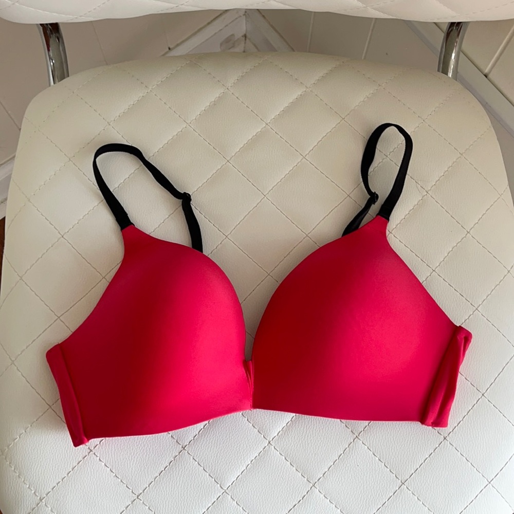 Victoria Secret No Wire Sans Armature Bra (34C)